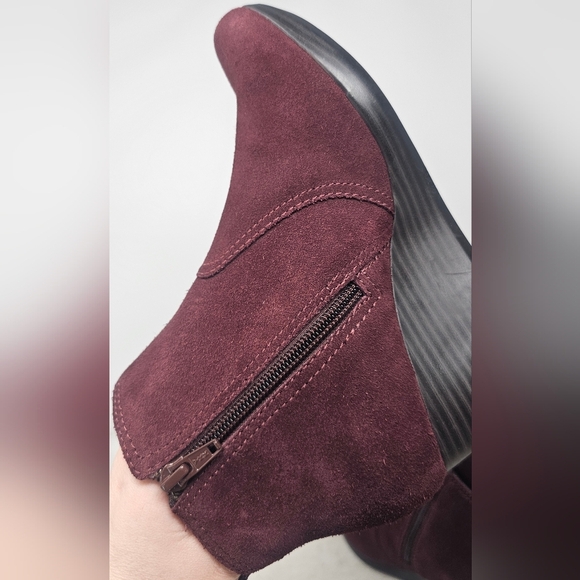 Clarks Collection Women's Burgandy Suede Wedge Heel Ankle Boot Size 5.5M - Picture 6 of 15